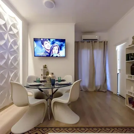 Skyloft - Location & Private Roof Garden Kalamata