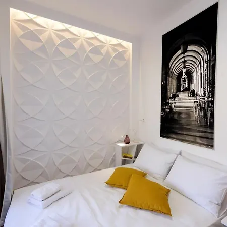 Διαμέρισμα Skyloft - Location & Private Roof Garden Καλαμάτα