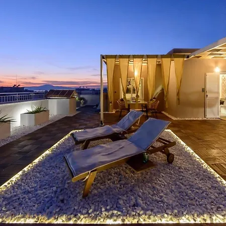 Skyloft - Location & Private Roof Garden * Καλαμάτα